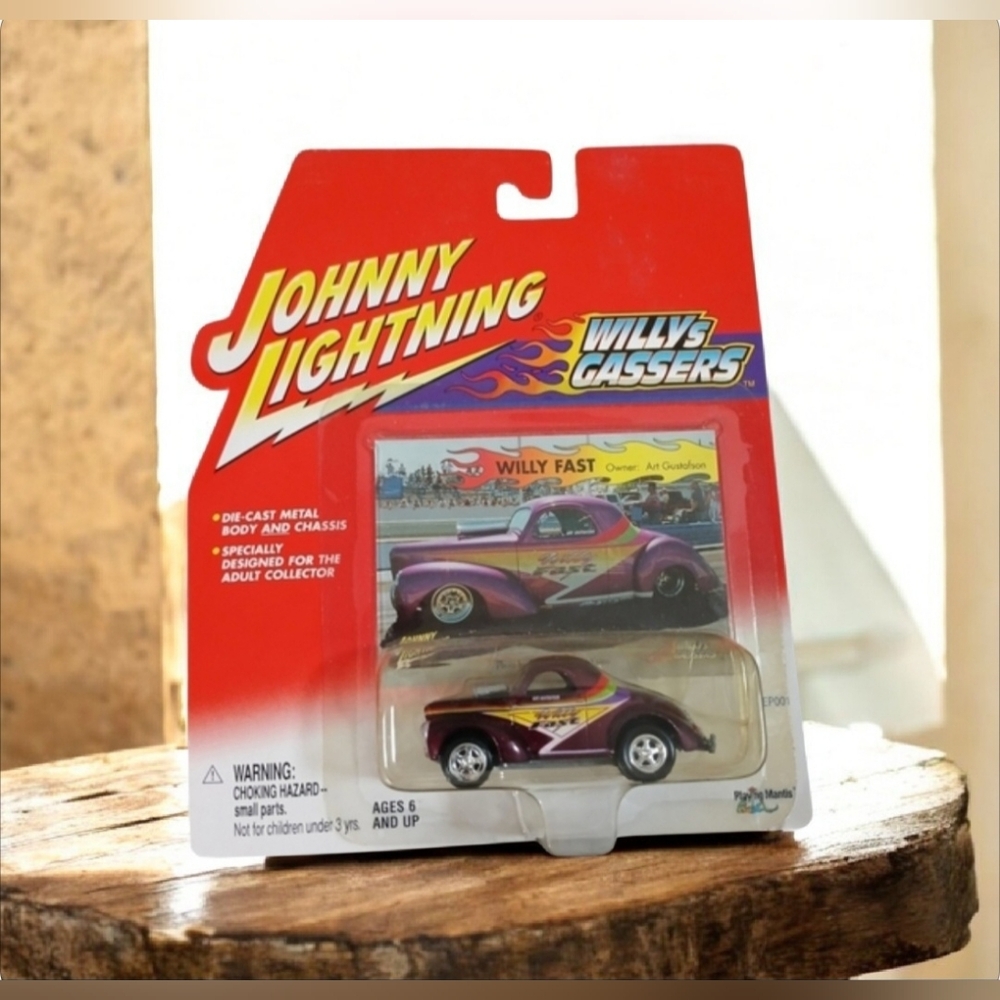⚕️Johnny Lightning | Willy Fast Die Cast Car